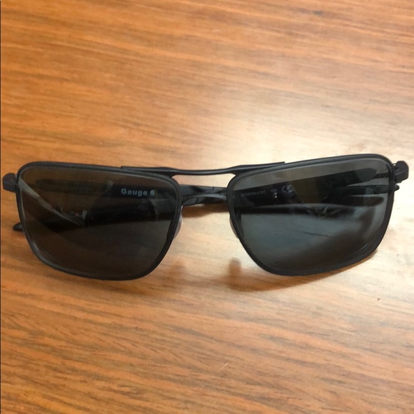 oakley gauge 6